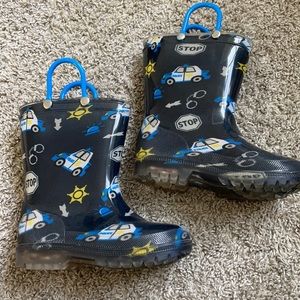 Outee toddler boys waterproof rain boots with light up sole